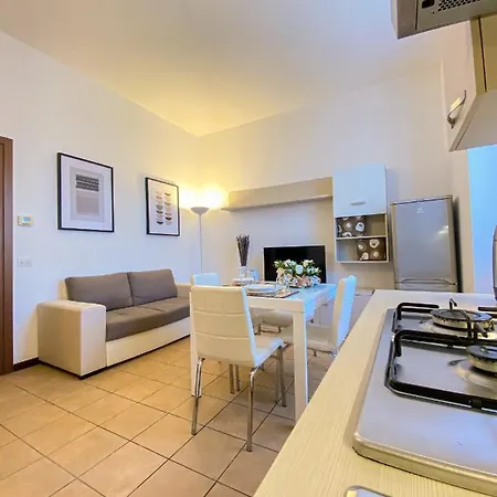 La Ringhiera Fiorita - 101 - 1 Min Centro Storico Apartment *